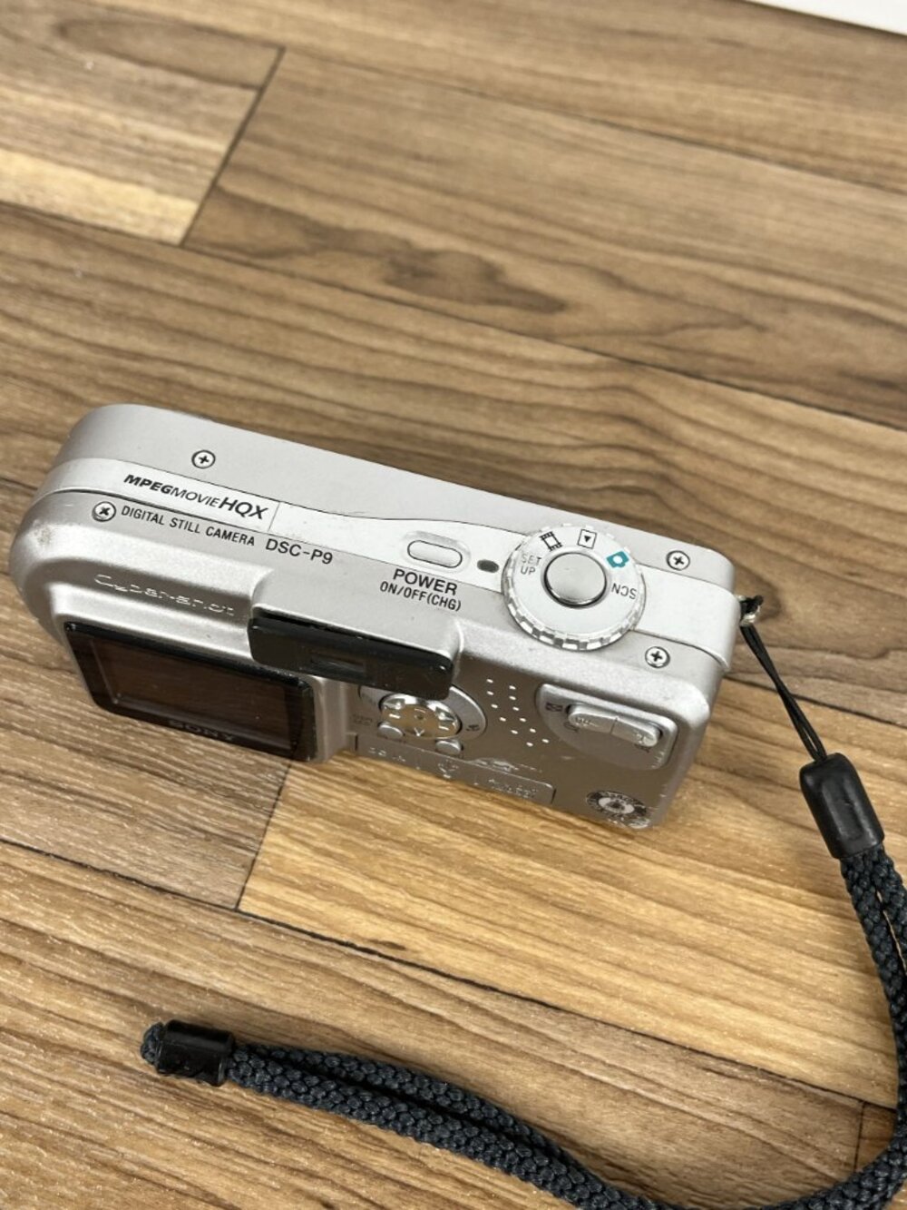 Sony Cyber-shot DSC-P9 4.0MP Digital Camera - Silver No Charger - Picture 6 of 10
